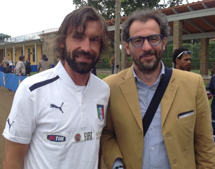 A Coverciano, in un ritiro della Nazionale di qualche anno fa, il direttore Winenews Alessandro Regoli con il furoiclasse Andrea Pirlo