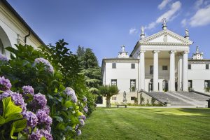 Dignità e ottimismo, i produttori del Belpaese guardano con fiducia alla ripartenza Dignità e ottimismo, i produttori del Belpaese guardano con fiducia alla ripartenza