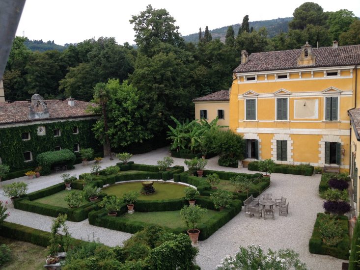Villa Serego Alighieri, Villa Veneta monumentale tra i vigneti