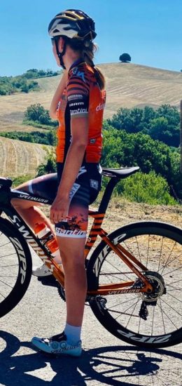 Anna Van Der Breggen sulle strade bianche della campagna di Montalcino