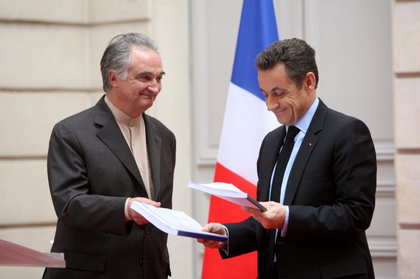 La storia del cibo secondo Jacques Attali, nella foto con Sarkozy