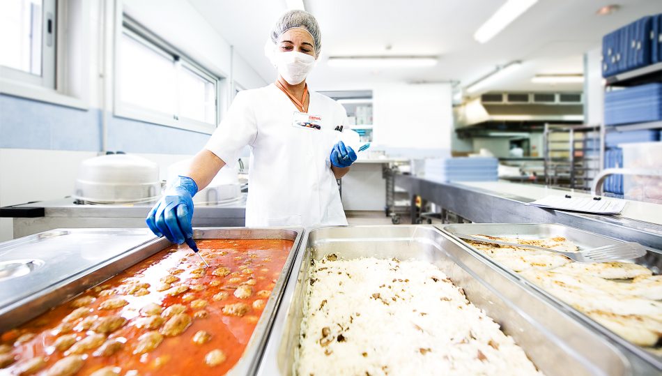 Tra scuole in gran parte chiuse e smart working, la ristorazione collettiva in ginocchio