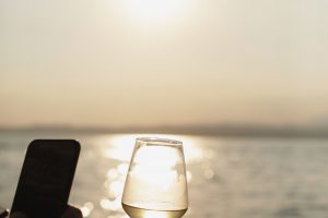 Il mercato del vino crescerà de 6,4% all’anno in valore dal 2021 al 2028. Ma cambierà