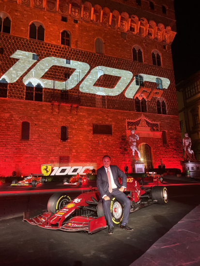 Matteo Lunelli, presidente delle Cantine Ferrari, sulla monoposto di Maranello a Firenze