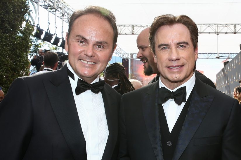 Matteo Lunelli con John Travolta in una delle passate edizioni degli Emmy