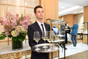 Alta moda e grandi vini, ancora insieme: torna “La Vendemmia di Via Montenapoleone” Alta moda e grandi vini, ancora insieme: torna “La Vendemmia di Via Montenapoleone”