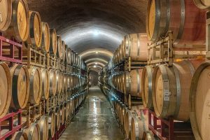 Il vino? Si assicura in base al prezzo di listino della cantina, dalla vigna allo scaffale Il vino? Si assicura in base al prezzo di listino della cantina, dalla vigna allo scaffale