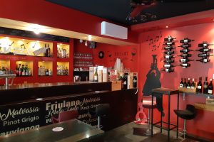 Il 2020 delle enoteche italiane: Natale e delivery salvano, relativamente, i fatturati