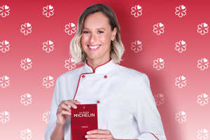 Una cena in un &ldquo;tre stelle Michelin&rdquo;? Si pu&ograve; vincere cucinando da casa, con il concorso della Rossa