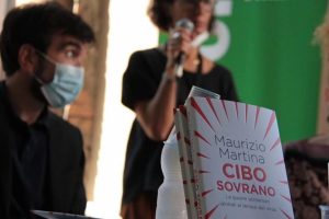 Produzione, trasformazione e distribuzione: il cibo nel mondo globale, al tempo del Covid Produzione, trasformazione e distribuzione: il cibo nel mondo globale, al tempo del Covid