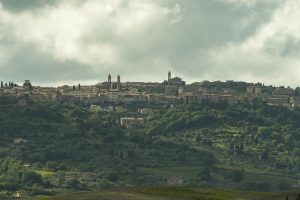Brunello ma non solo: Montalcino valorizza i suoi primati. Il marchio “Eccellenze di Montalcino”