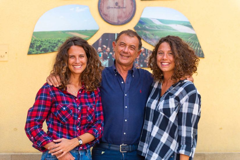 Stefano Caruso con le figlie Giovanna e Rosanna, alla guida di Caruso & Minini