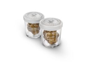 Alba “cattura” il tartufo e il suo profumo, e salva il gesto rituale tra l’acquirente e il venditore