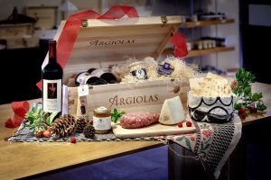 Natale 2020 non può che esser solidale: le cantine rilanciano i cesti di prodotti dei loro territori