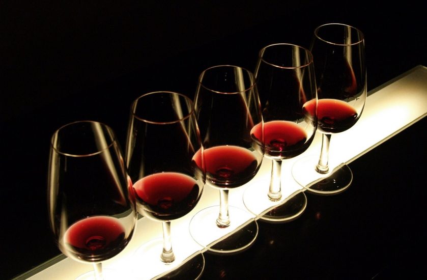 Vino italiano, export a -4,6% nel 2020. Male, ma meglio di mondo (-10,5%) e Francia (18%)
