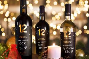 Inviare gli auguri a distanza con un vino, e la bottiglia con l’etichetta parlante Christmas Edition