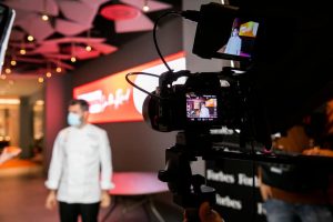 Per superare la crisi servono ingredienti materiali, ma anche umani, in cucina. Parola di chef