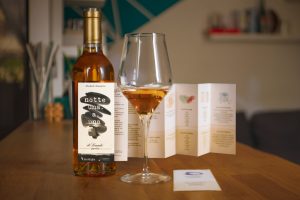 Da stappare e da sfogliare, torna un cult: il Librottiglia. Versione passito con poesia illustrata