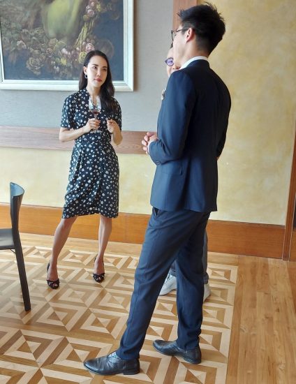 La Master of Wine Sara Heller, che ha selezionato i vini per la Gala Dinner con la regia di Gelardini & Romani ad Hong Kong