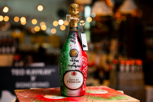 Se Teo KayKay “veste” e firma 30 bottiglie di Giulio Ferrari Riserva del Fondatore per Signorvino