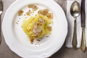 Il calo di domanda fa scendere i prezzi del tartufo, buono in qualità e quantità: fino 2.500 euro/kg