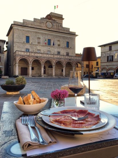 Turismo, la speranza è il “pass vaccinale” per tornare a viaggiare e salvare le vacanze estive