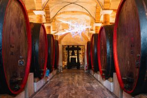 Liquidità dal vino in cantina, accordo Crédit Agricole, Valoritalia e Federdoc per il pegno rotativo