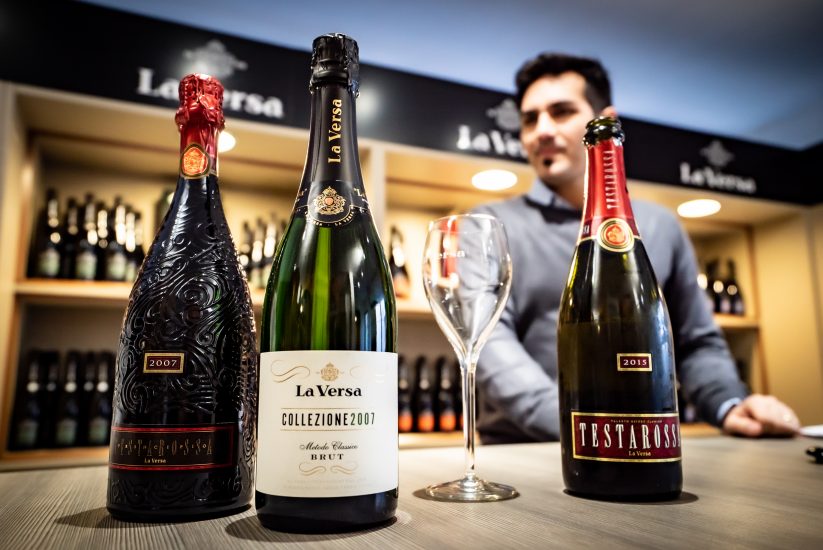 Le etichette de La Versa, storia della spumantistica italiana, sotto l’egida di Terre d’Oltrepò (con Cavit)