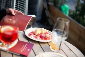 Un aperitivo “green”, con il Consorzio del Prosciutto San Daniele, per aiutare la ristorazione Un aperitivo “green”, con il Consorzio del Prosciutto San Daniele, per aiutare la ristorazione