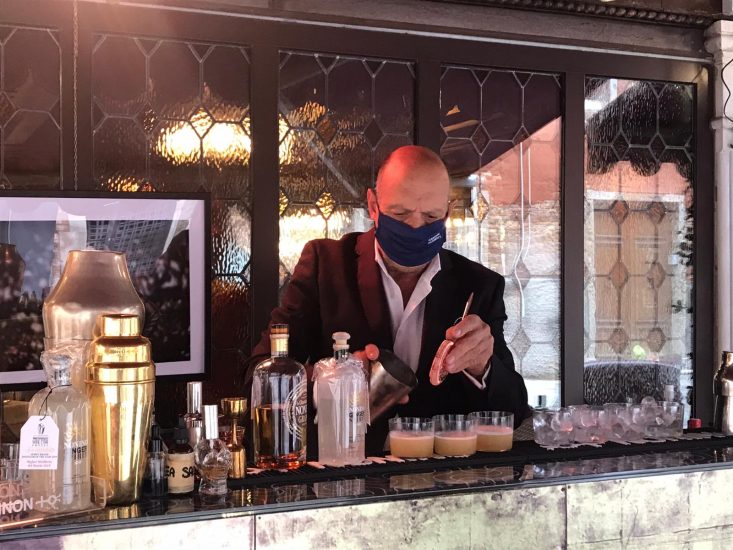 Il Mandi Sour preparato da Gennaro Florio, bar director della Taverna La Fenice