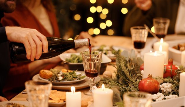Pranzo di Natale: il 91% degli italiani lo far&agrave; a casa, spendendo, in media, 116 euro (+7% sul 2024)