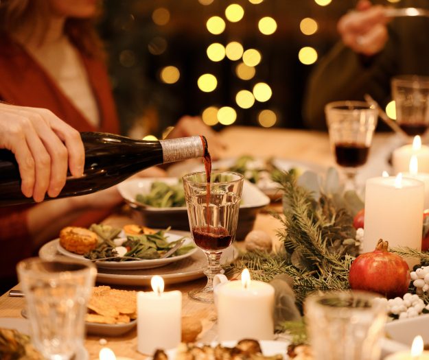 Pranzo di Natale: il 91% degli italiani lo far&agrave; a casa, spendendo, in media, 116 euro (+7% sul 2024)