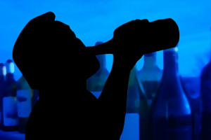 Alcol in Italia, cala il consumo complessivo, ma aumenta quello lontano dai pasti