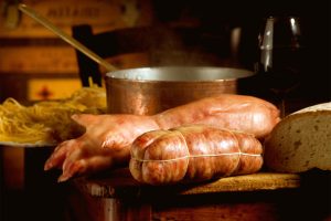 Natale, il Covid taglia uno zampone su tre sulle tavole degli italiani