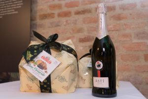 I riti di Natale che resistono alla pandemia. Come un fetta di panettone con un calice di Asti