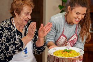 Se la passione per la cucina italiana corre online: boom delle experience su AirBnb