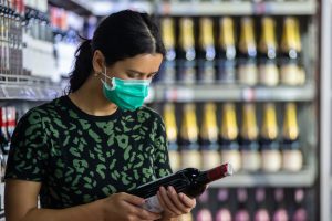 Usa, calano i consumatori abituali di vino, ma la pandemia spinge le occasioni di consumo Usa, calano i consumatori abituali di vino, ma la pandemia spinge le occasioni di consumo