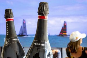 Luna Rossa punta all’America’s Cup ed è pronta a brindare con le bollicine di Cantine Ferrari