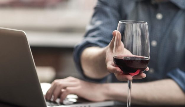 La vendita diretta a distanza di vino ai privati in Ue ha margini del 70%, allo scaffale il 30%