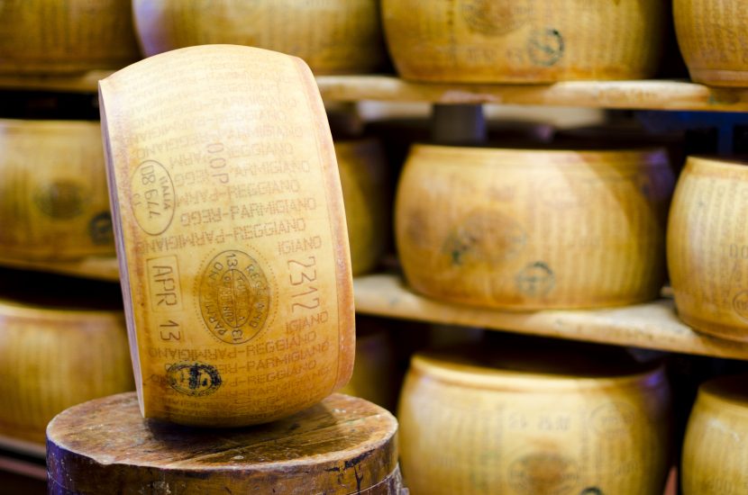 Parmigiano Reggiano, più invecchia e più fa bene: le lunghe stagionature sono fonte di selenio