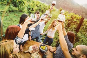 Il turismo enogastronomico è sempre più eclettico, e in viaggio vincono scoperta e sperimentazione Il turismo enogastronomico è sempre più eclettico, e in viaggio vincono scoperta e sperimentazione