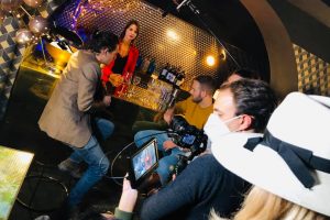 “Amore Fluido”, la web serie che racconta l’amore ai nostri tempi, davanti ad una bottiglia di vino