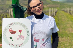 La vite come simbolo di rinascita, icona della Festa delle Donne del Vino, l’8 marzo La vite come simbolo di rinascita, icona della Festa delle Donne del Vino, l’8 marzo