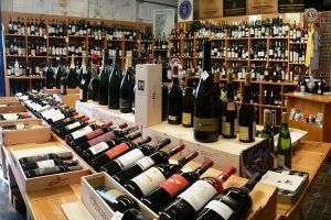 Decade il divieto di vendita di vino e alcolici dopo le ore 18 nelle enoteche: firmato il nuovo Dpcm Decade il divieto di vendita di vino e alcolici dopo le ore 18 nelle enoteche: firmato il nuovo Dpcm