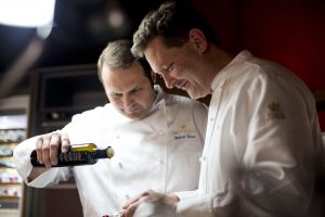 I Cerea, Giuseppe Iannotti e Roberto Rinaldini in una “cena delivery” per il San Raffaele di Milano