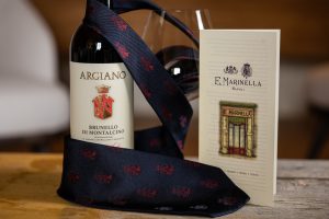 Le mitiche cravatte di Marinella incontrano la griffe del Brunello Argiano per una limited edition