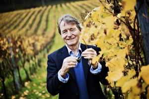 Addio a Steven Spurrier: con il “Judgement of Paris” ha rivoluzionato la comunicazione del vino