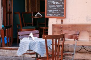 Ristorazione - Inail e Iss: “due metri di distanza tra i tavoli”. La Fipe: “allarme ingiustificato”