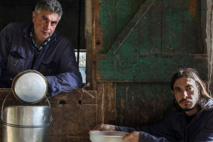 Dolce&Gabbana, la griffe che veste grandi bottiglie e fa sfilare i territori del vino in passerella