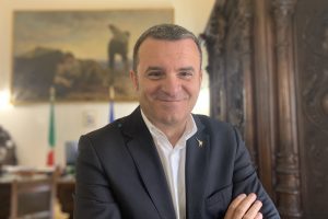 “Cercheremo risorse per le emergenze a sostegno del vino, poi programmazione”